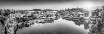 Agios Nikolaos en Crète au lever du soleil. sur Manfred Voss, Schwarz-weiss Fotografie