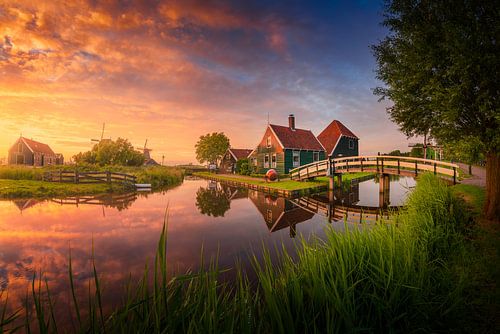 Colourful sunset Zaanse Schans