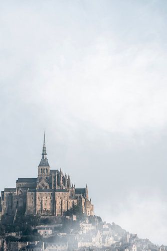 La magie du Mont Saint-Michel Une icône historique dans la brume