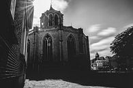Schwarzweiss-Foto der imponierenden gotischen Kirche der hanseatic Stadt von Kampen von Fotografiecor .nl Miniaturansicht