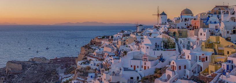 Santorin - Oia - Sonnenuntergangspanorama von Teun Ruijters
