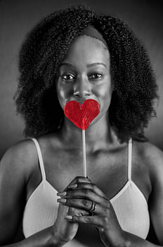 Black-and-white portrait with a red heart-shaped lollipop – Valentine’s Day Beauty Photography