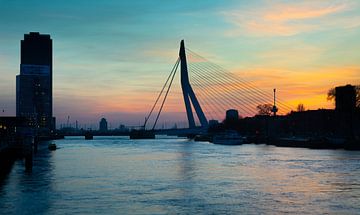 Ondergaande zon in Rotterdam van Mylène Amoureus