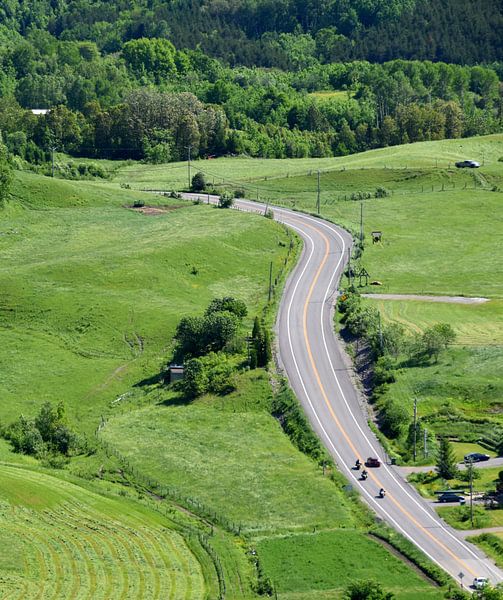 Eine Landstraße im Sommer von Claude Laprise