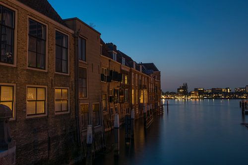 Prachtige oude havenpanden in Dordrecht aan het water