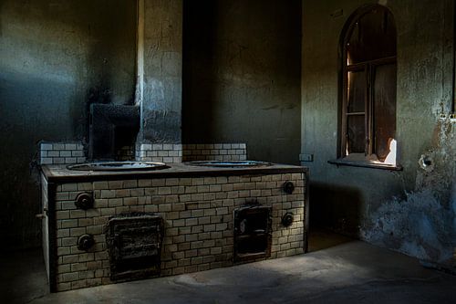 Abandoned soup kitchen in Kolmanskop (Namibia), Urbex