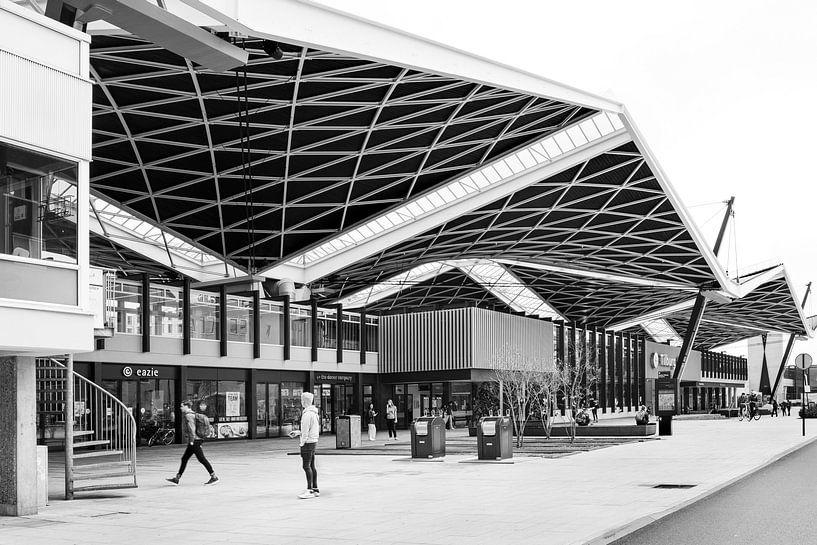 Gare de Tilburg en noir et blanc - architecture par Marianne van der Zee