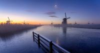 Sonnenaufgang bei den Windmühlen in Kinderdijk von Rene Siebring Miniaturansicht