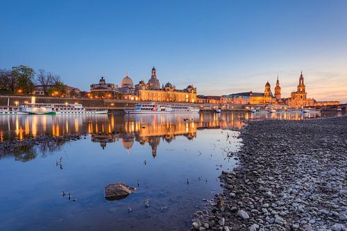 Abends in Dresden an der Elbe
