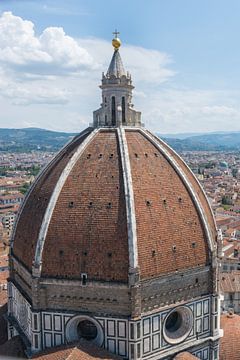 Gros plan du dôme de la cathédrale de Florence, vu d'en haut.