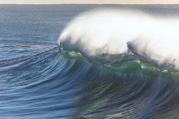 Perfect wave with turquoise coloured sea water. Byron Bay, Australia. by Jiri Viehmann