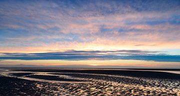 Schiermonnikoog beach sunset at the end of the day by Sjoerd van der Wal Photography