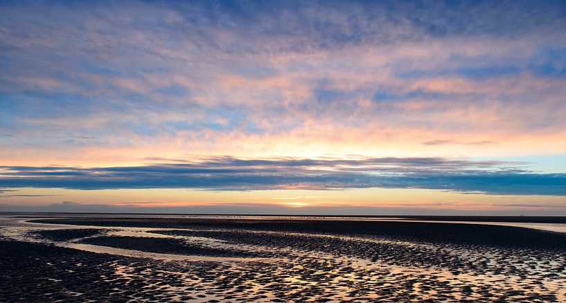 Zonsondergang op het strand van Schiermonnikoog aan het eind van de dag van Sjoerd van der Wal Fotografie