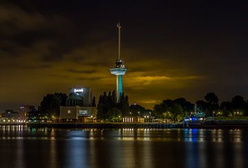 Der Euromast in Rotterdam in der Nacht von MS Fotografie | Marc van der Stelt