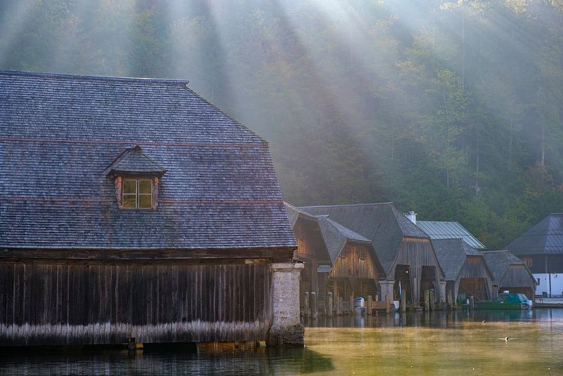 Botenhuizen aan de Königssee van Willem Laros | Reis- en landschapsfotografie