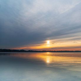 Coucher de soleil au pont du Haringvliet sur Marcel de Vos