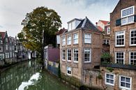 Historische Gebäude entlang des Voorstraathaven-Kanals in Dordrecht von Peter de Kievith Fotografie Miniaturansicht