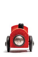 houten speelgoed locomotief op witte achtergrond
