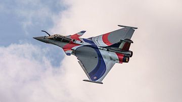 Franse Rafale Solo Display Team 2024 in actie. van Jaap van den Berg