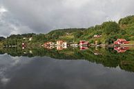 Noorwegen - Dorp met reflectie van Eddy Kuipers thumbnail