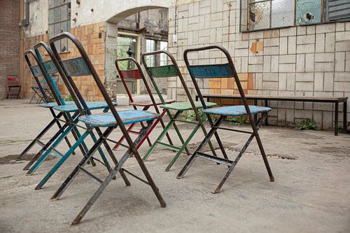 Oude ijzeren klapstoelen