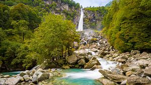 Cevio-Wasserfall im Tessin, Schweiz