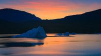 Lever de soleil dans le fjord de Røde, Scoresbysund, Groenland par Henk Meijer Photography Aperçu