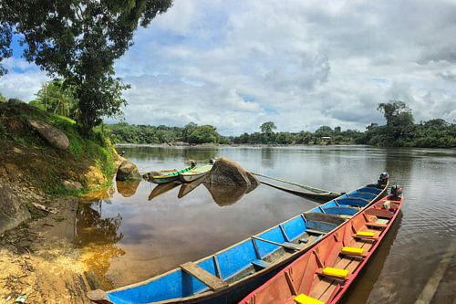 Karjoles in the Suriname river