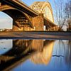 Waalbrücke gespiegelt von Lex Schulte