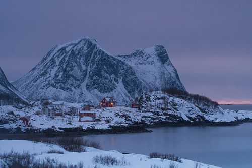 Hutjes in Hamn op het eiland Senja