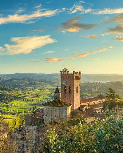 San Miniato kerk en Matilde toren. Toscane, Italië