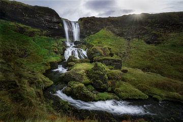 Waterval in IJsland van Roy Poots