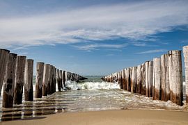 Die Wellenbrecher am Strand von Domburg, Zeeland von Martijn van der Nat