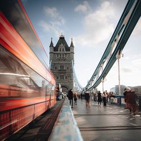 Tower Bridge London by Larissa van Hooren