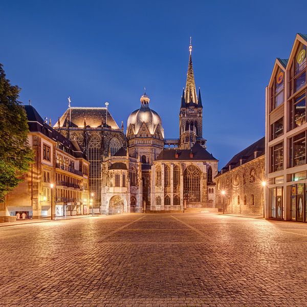 Aachener Dom bei Nacht von Michael Valjak