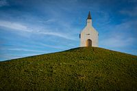 Het kleine kerkje op de berg