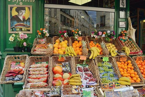 Groentenmarkt in de wijk Montmartre, Parijs