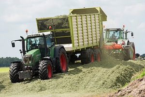 inkuilen met twee tractors