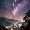 Sternspuren über dem Bergtal von Ariadna de Raadt-Goldberg