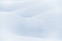 Abstract in zacht lichtblauw.