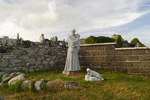 Die Ruinen der mittelalterlichen Kirche von Kilmacreehy  mit Friedhof