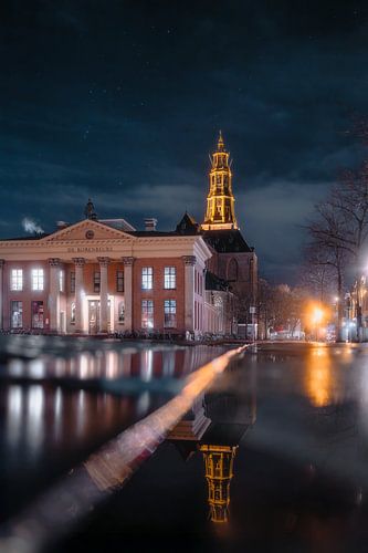 der Akerk spiegelt sich in den späten Stunden