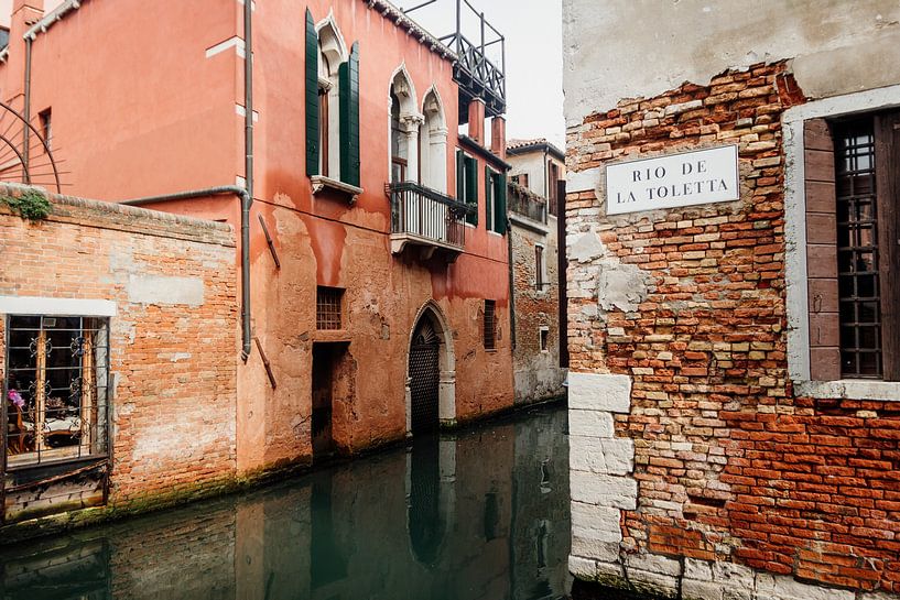 De authentieke kanalen van Venetië in Italië van Art Shop West