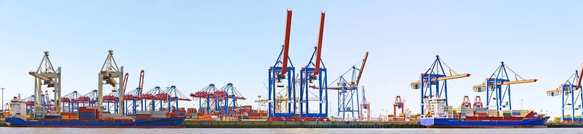 Panorama eines Containerhafens von Leopold Brix
