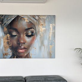 Klantfoto: Modern abstract portret met gouden accenten van Carla Van Iersel, als artframe