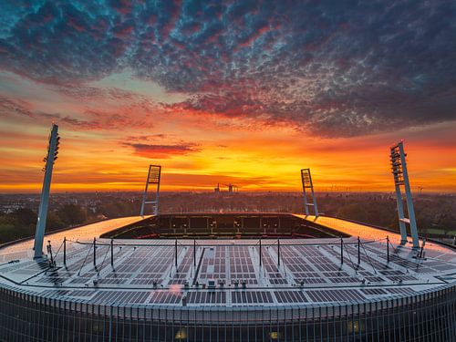 Weserstadion bei Sonnenaufgang in Bremen, Deutschland von Michael Abid