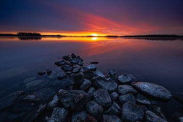 Zonsondergang boven een Zweeds meer