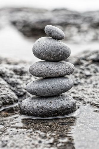 Steinturm an der Felsenküste