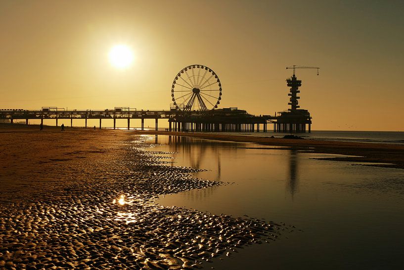 Evening sun in Scheveningen by Carla van Zomeren