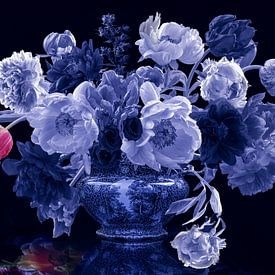 Nature morte "Delfts fleuris bleu et rouge". sur Willy Sengers